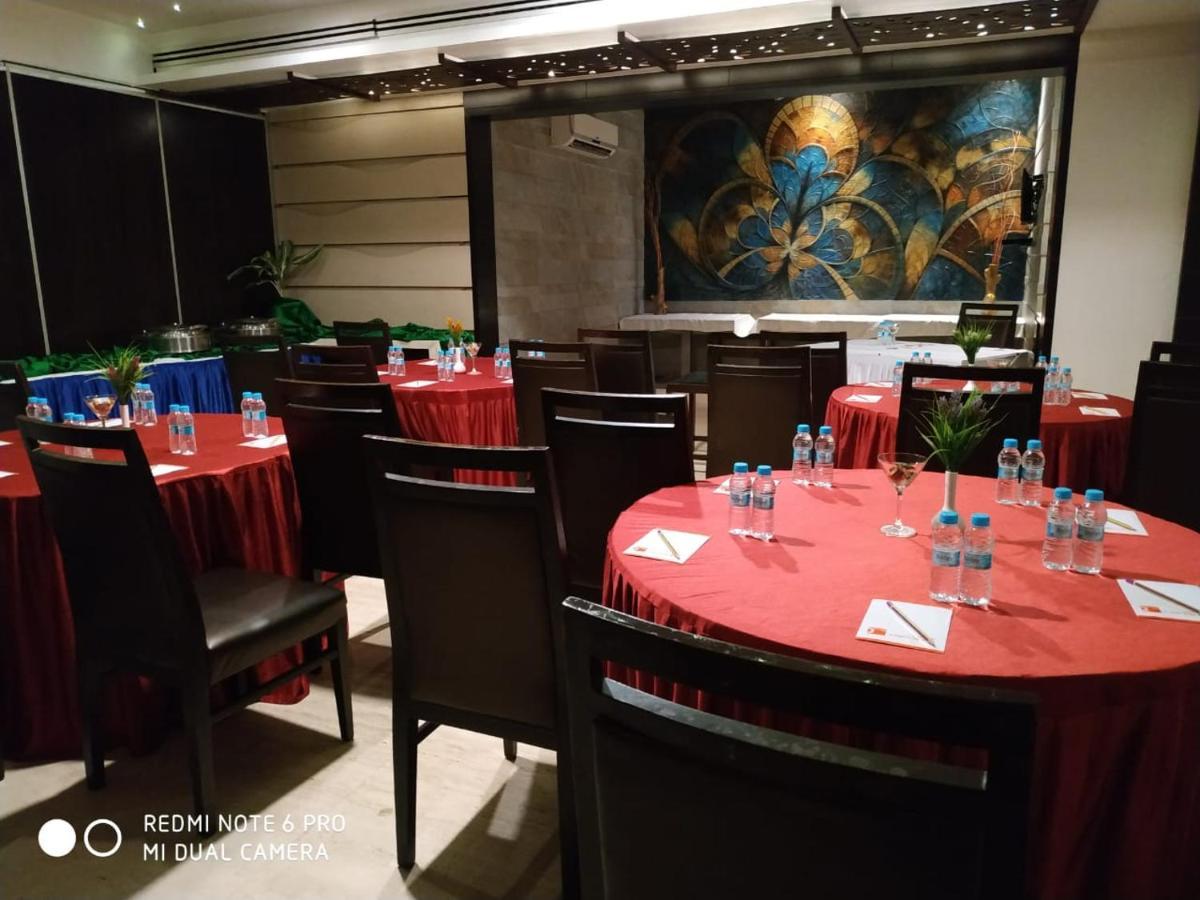 Tarawade Clarks Inn Pune Zewnętrze zdjęcie