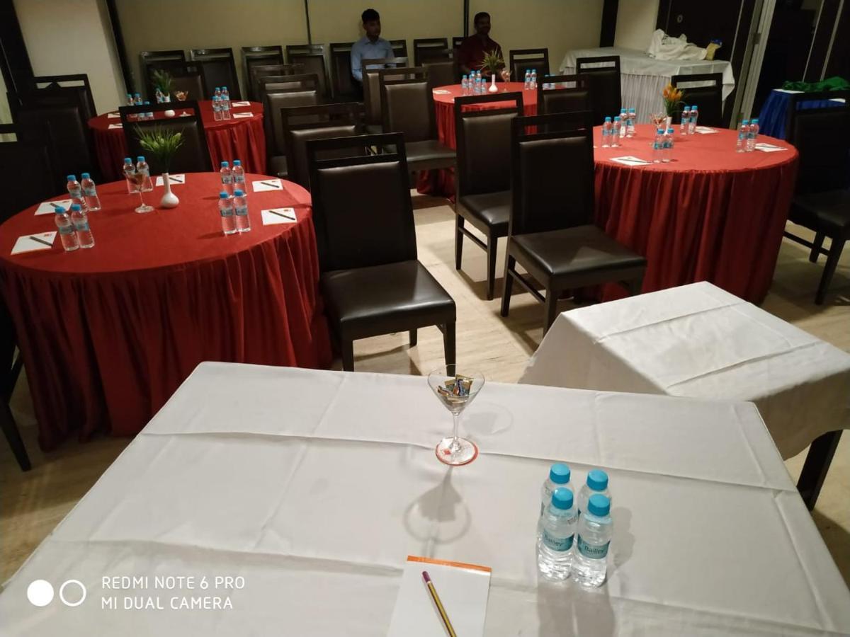 Tarawade Clarks Inn Pune Zewnętrze zdjęcie