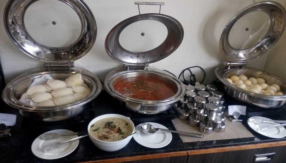Tarawade Clarks Inn Pune Zewnętrze zdjęcie