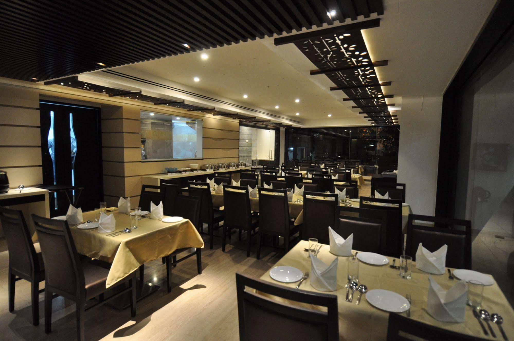 Tarawade Clarks Inn Pune Zewnętrze zdjęcie