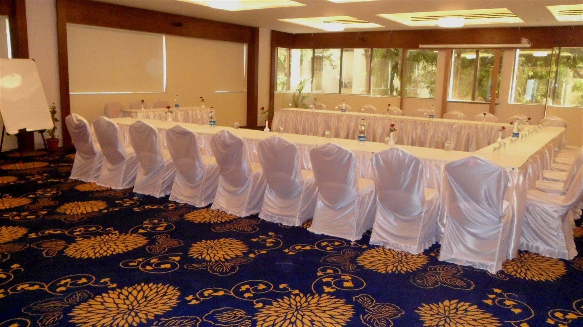 Tarawade Clarks Inn Pune Zewnętrze zdjęcie