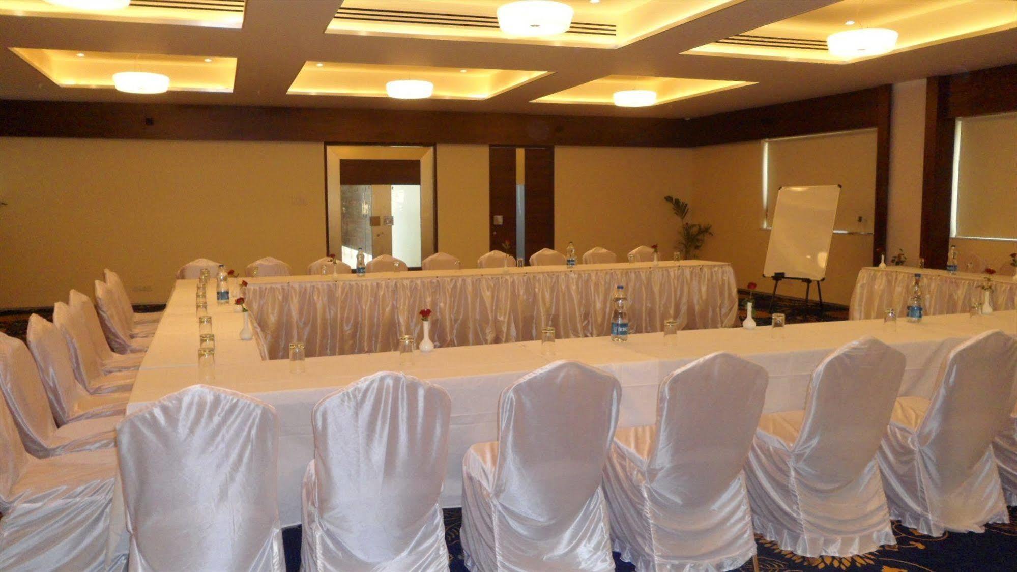 Tarawade Clarks Inn Pune Zewnętrze zdjęcie