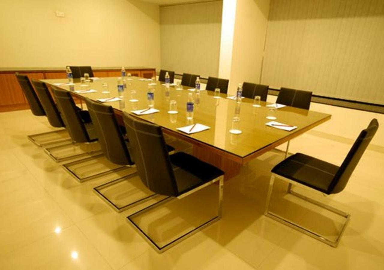 Tarawade Clarks Inn Pune Zewnętrze zdjęcie